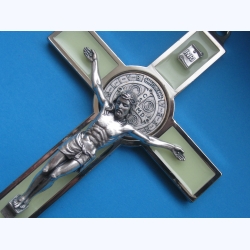 Krzyż metalowy z medalem Św.Benedykta 19,5 cm Wersja Lux świecący